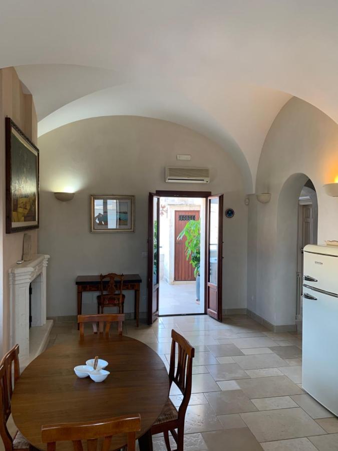 Palazzo Dei Gesuiti Appartamento Con Terrazza Privata โมโนโปลี ภายนอก รูปภาพ