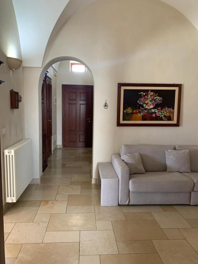 Palazzo Dei Gesuiti Appartamento Con Terrazza Privata โมโนโปลี ภายนอก รูปภาพ